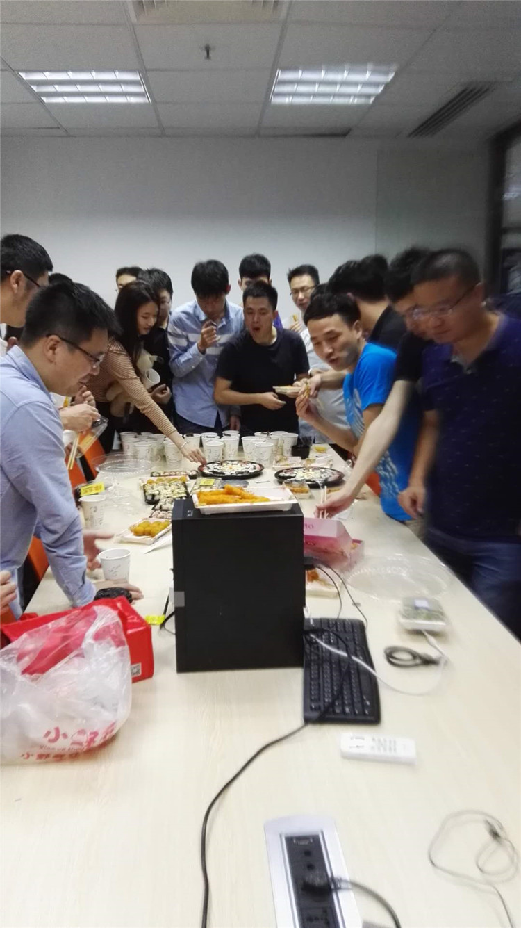 吃美食的同事们